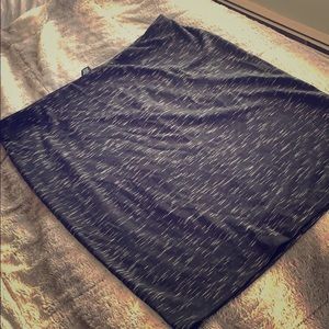 Black & white stretch skirt